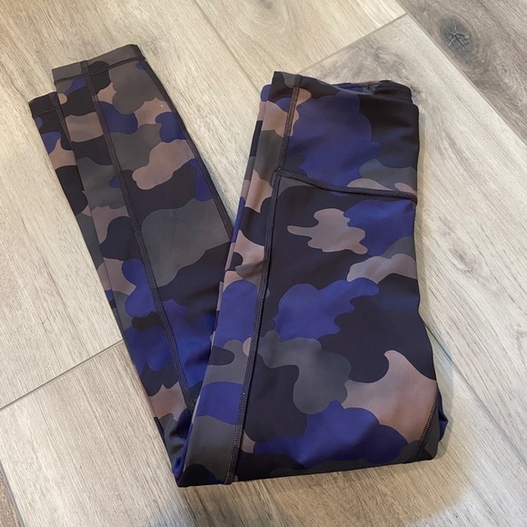 ATHLETA Ultimate Stash Printed 7/8 Tight Camo NWOT - Picture 5 of 7